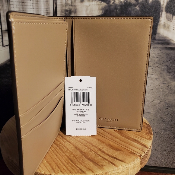 COACH Khaki Passport Wallet NWT Get FREE SHIPPING! - Picture 2 of 4